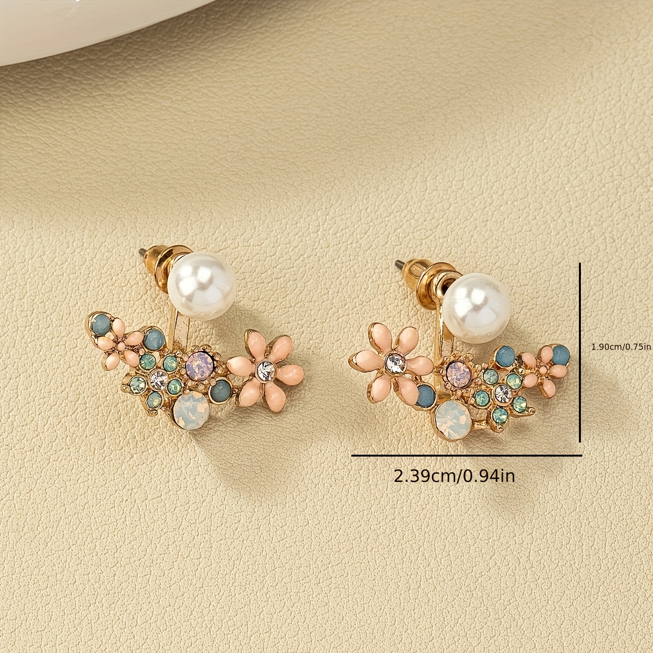 Women's Elegant Luxury Flower Imitation Pearl Stud Earrings